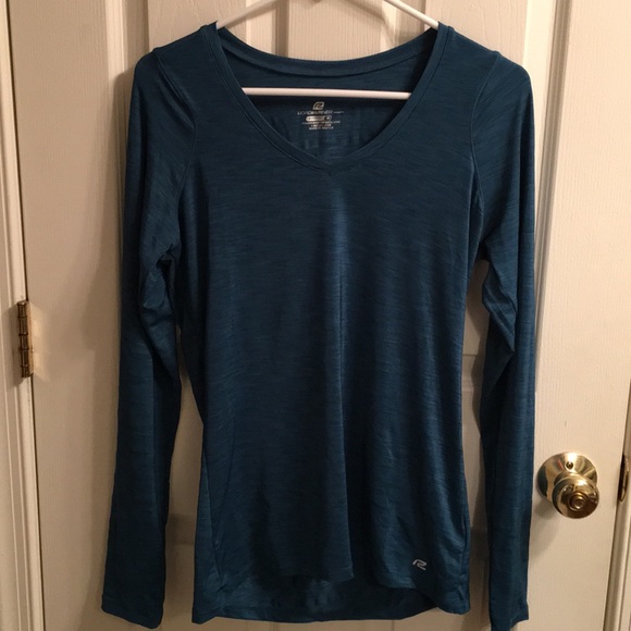 Bundle/lot of two long sleeve workout shirts. - Picture 2 of 7